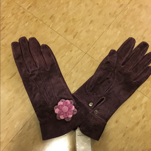 The Loft NWT Purple Suede Gloves, Flower Design - Picture 3 of 8